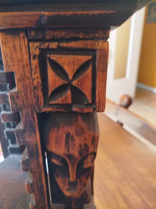 Tavolino porta CD in legno intagliato Vintage