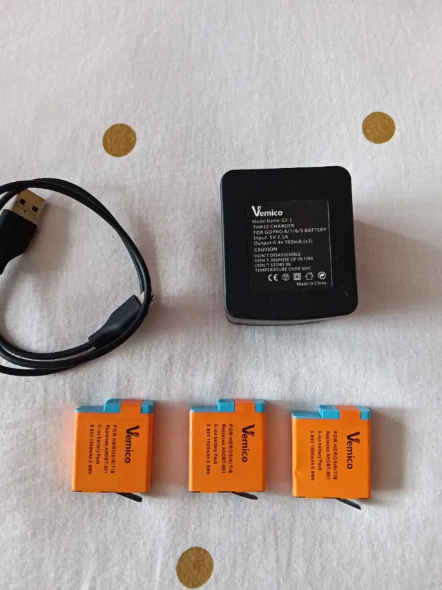 Caricabatterie e 3 batterie Vemco per GoPro