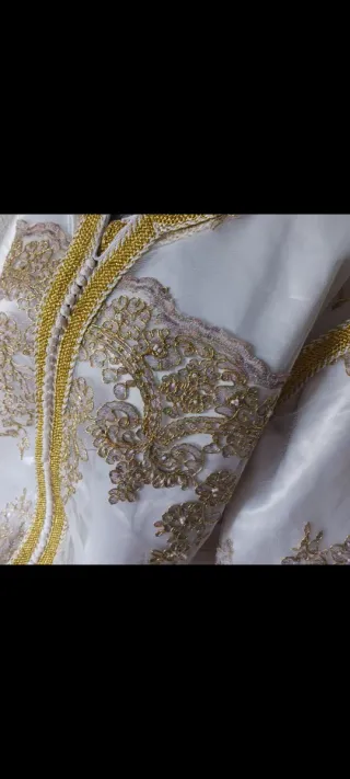 Tekchita vintage bordada dorada