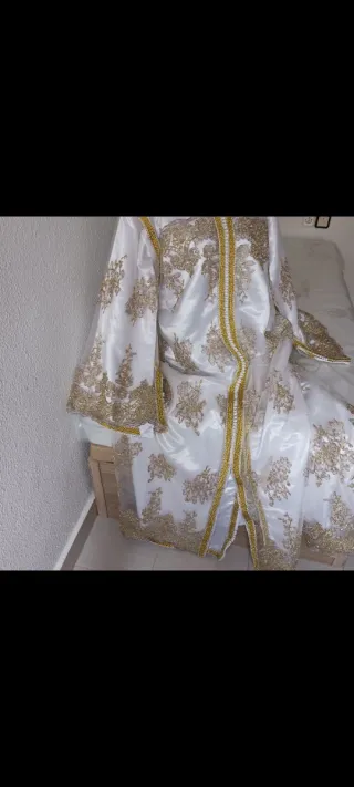 Tekchita vintage bordada dorada