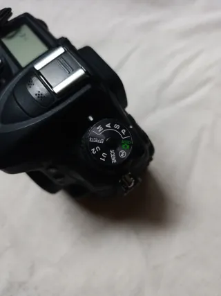 Cámara réflex Nikon D7100. Estado impecable + caja