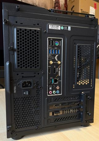 PC Ryzen 5800X3D 32GB 1TB SSD Win11Pro (Sin GPU)