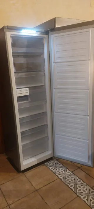 Congelador Vertical Beko