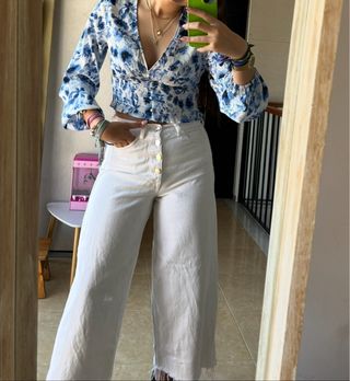 Top H&M floral azul y blanco