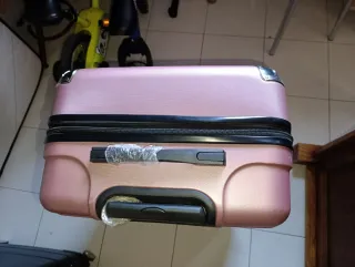 Maleta de viaje rosa y. Azul