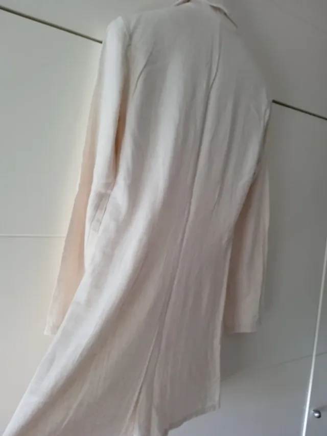 Blazer pantalón beige.