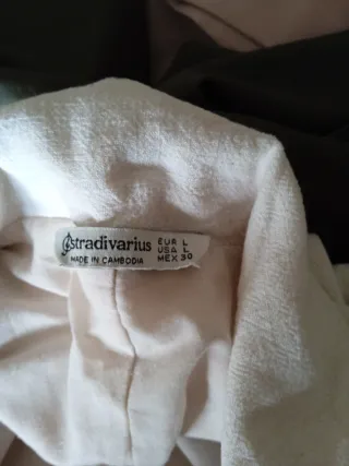 Blazer pantalón beige.