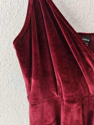 Vestido de fiesta rojo de terciopelo