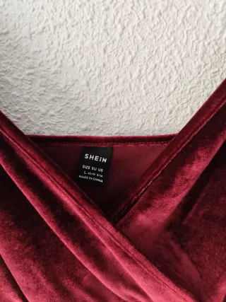 Vestido de fiesta rojo de terciopelo