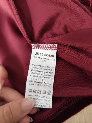 Vestido de fiesta rojo de terciopelo