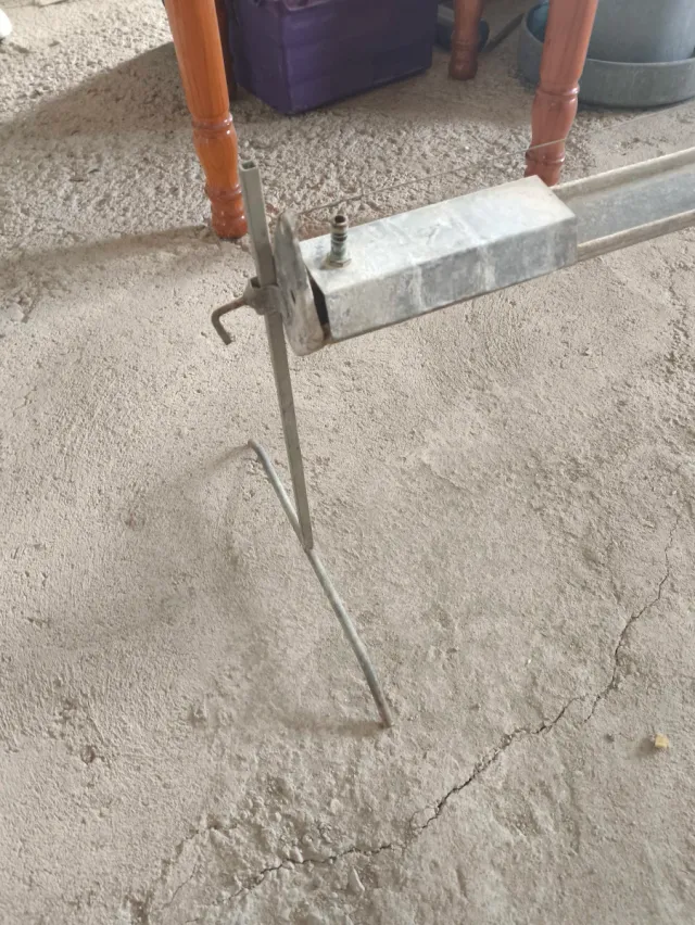 Bebedero metálico automático gallinas