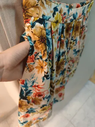 Falda floral tonos otoñales con bolsillos