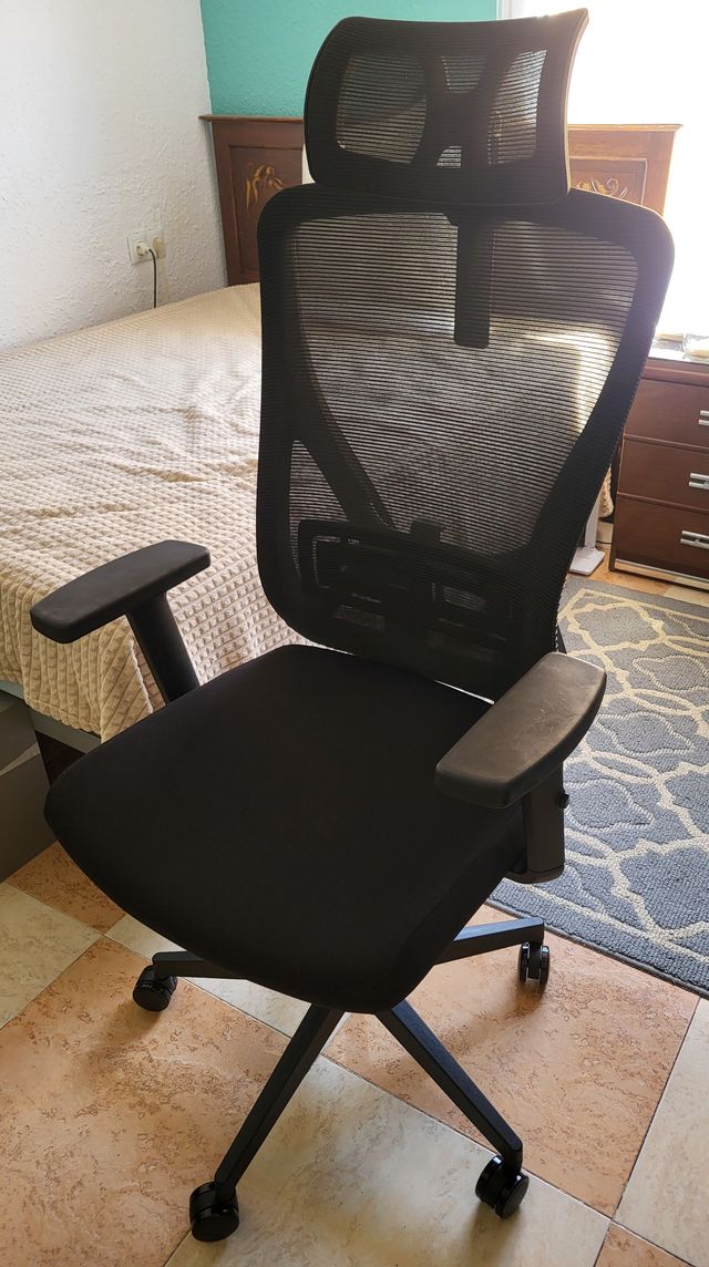Silla de oficina con respaldo alto