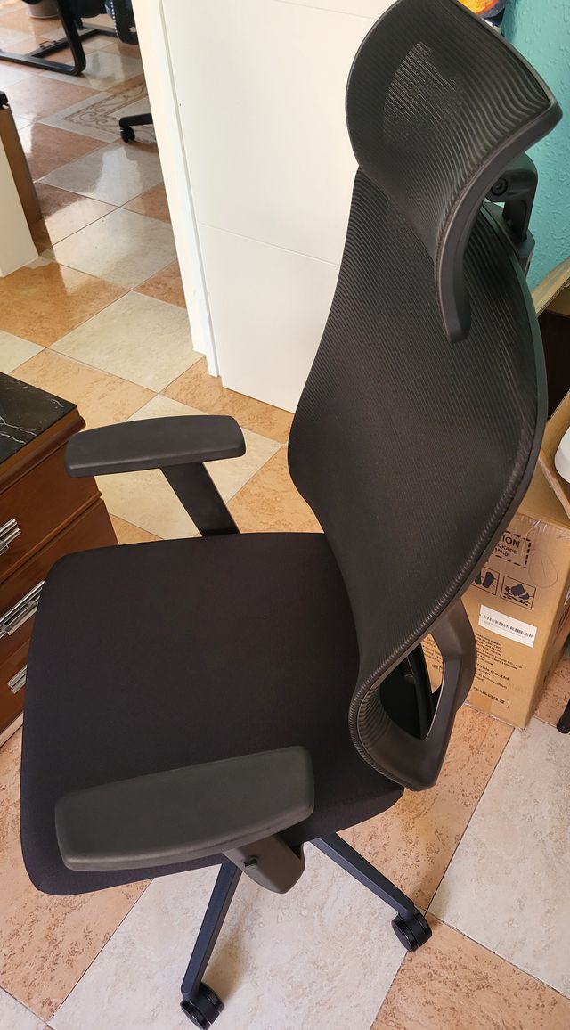 Silla de oficina con respaldo alto