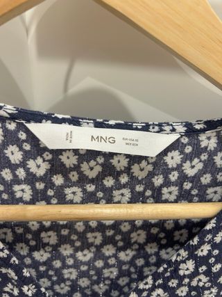 Vestido floral azul y blanco