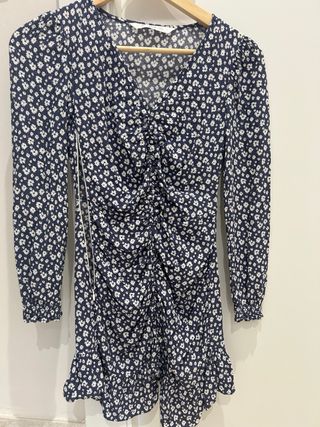 Vestido floral azul y blanco