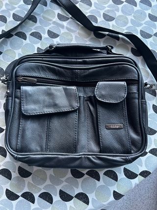 Bolso de cuero negro sin estrenar