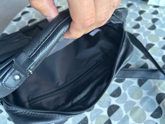 Bolso de cuero negro sin estrenar
