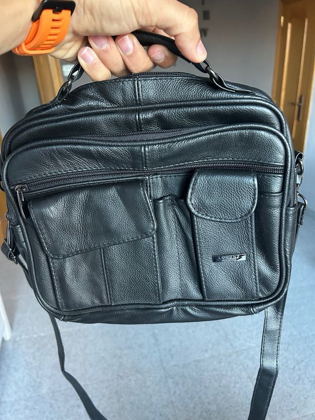 Bolso de cuero negro sin estrenar
