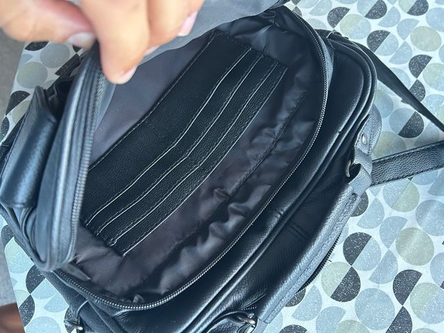 Bolso de cuero negro sin estrenar
