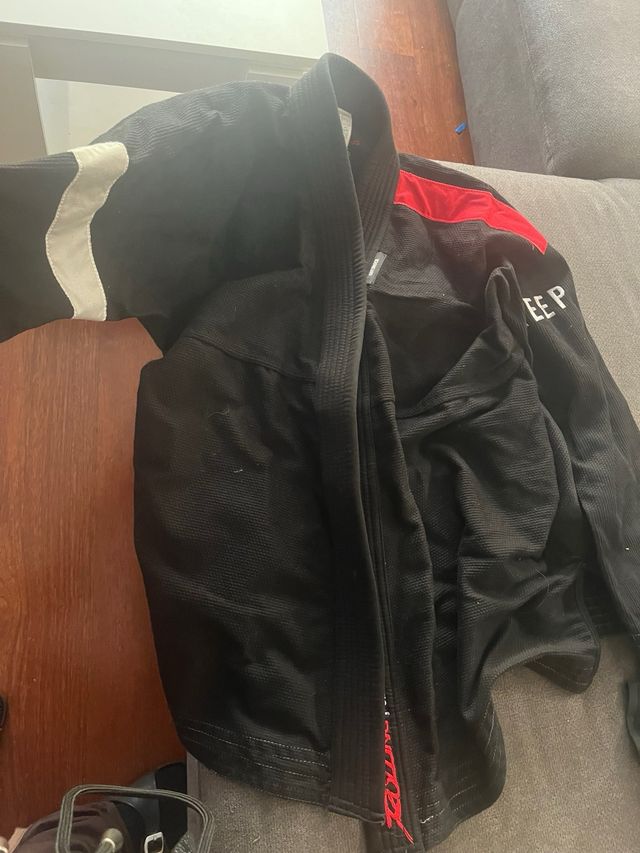 Kimono Jiu Jitsu Brasileño Negro y Rojo