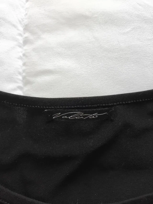 Vestido negro con pedrería