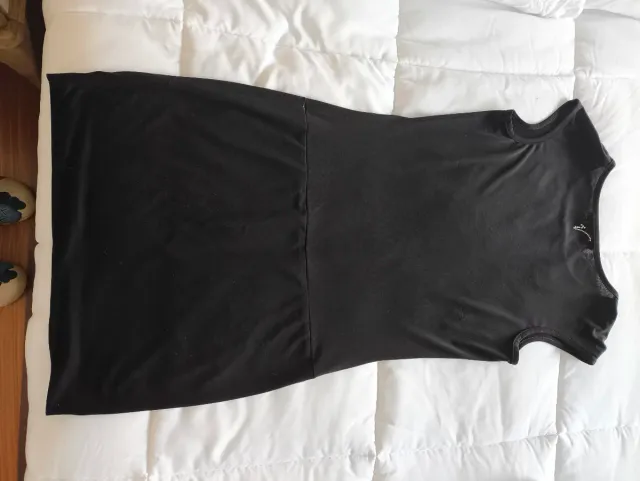 Vestido negro con pedrería