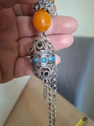 Collar étnico naranja, azul y plateado