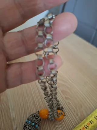 Collar étnico naranja, azul y plateado