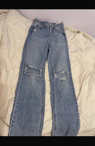 Pantalón vaquero ancho desgarrado