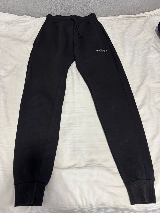 Pantalón chándal McKenzie negro básico ajustado