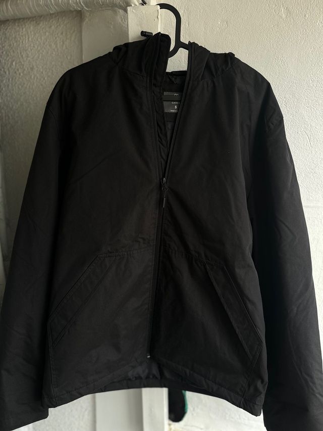 Chaqueta Negra con Capucha Talla S