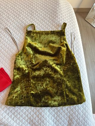 Top de terciopelo verde con lazos