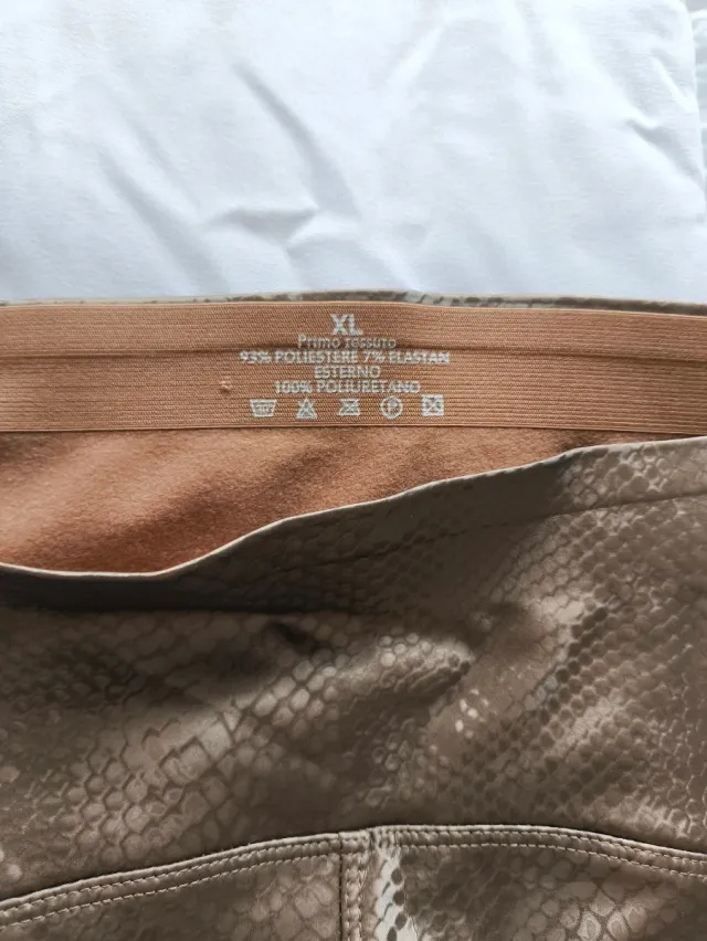 Pantalón XL efecto piel serpiente