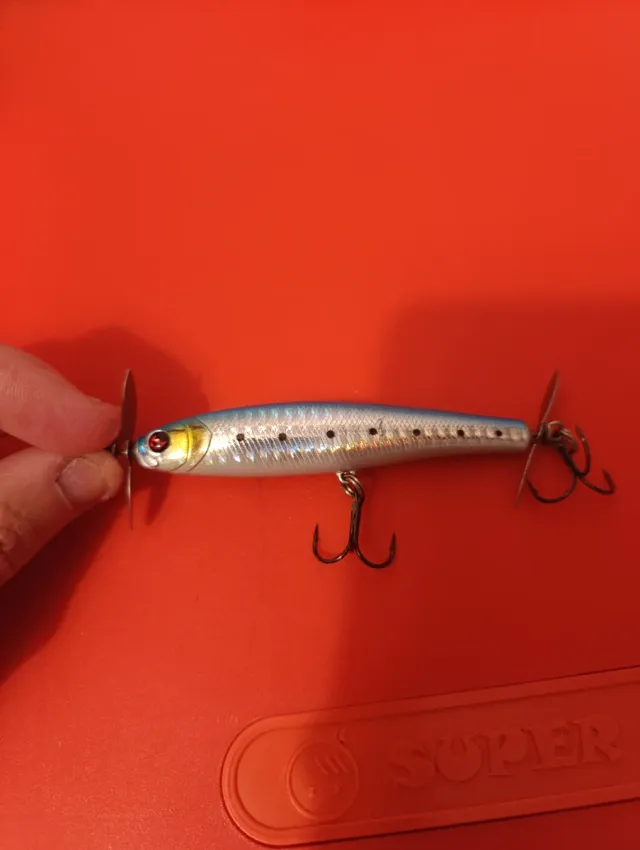 Lote de 6 señuelos + hilo.