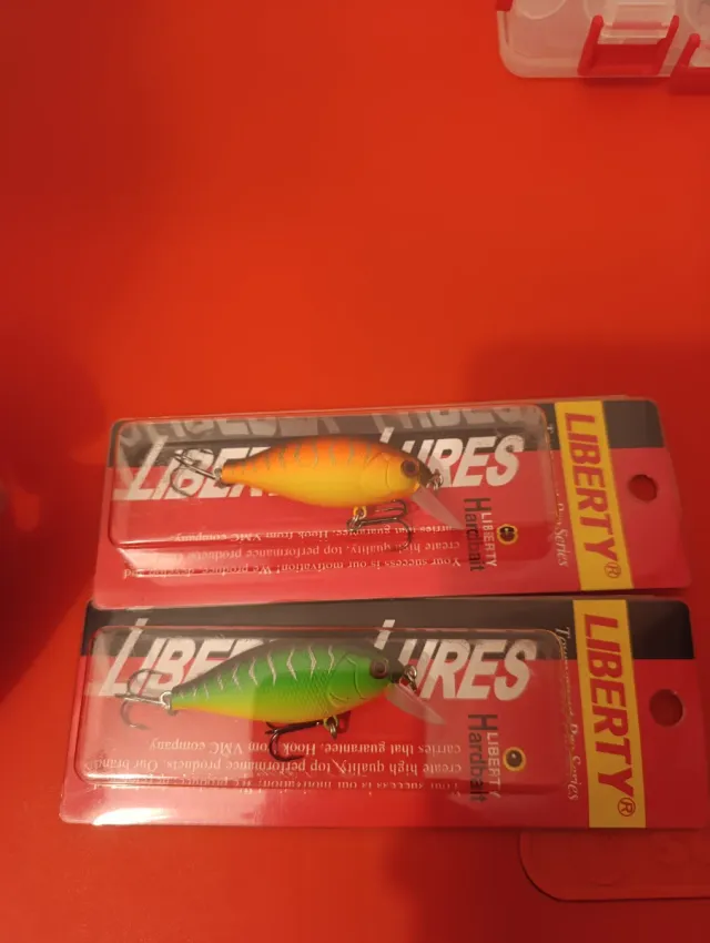 Lote de 6 señuelos + hilo.