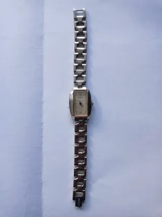 Reloj Guess Mujer Plateado y Blanco