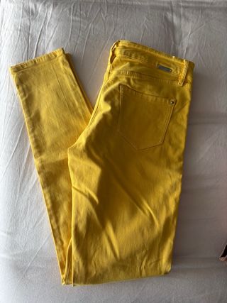 Pantalones skinny amarillos Massimo Dutti talla 38