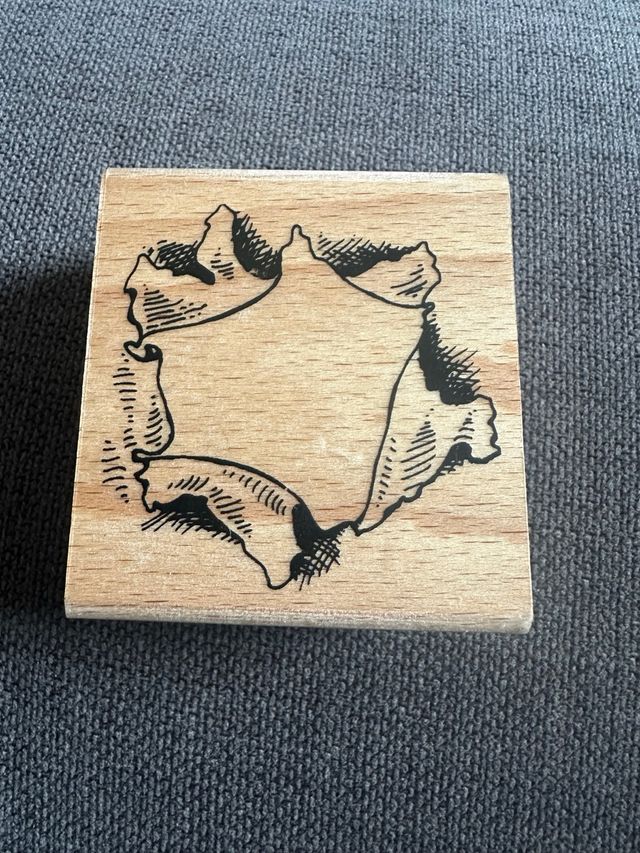 Sello de madera con diseño floral