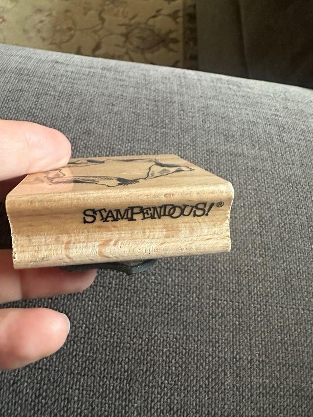 Sello de madera con diseño floral