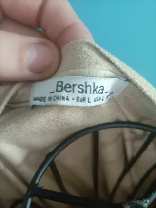 Camiseta Bershka flecos beige