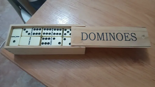 Juego de dominó de madera