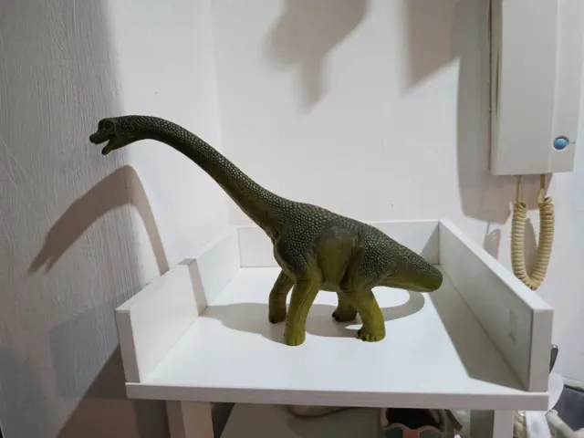 Dinosaurio verde de juguete