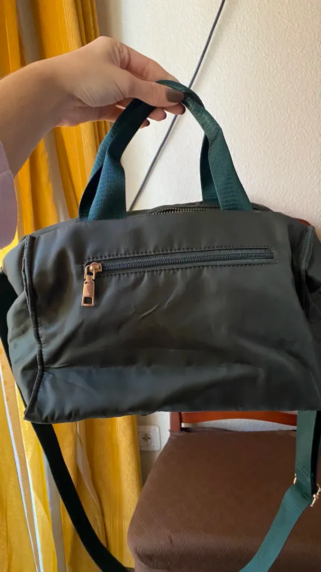 Bolsos y mochilas mujer: oro, verde, rojo