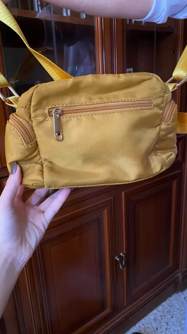 Bolsos y mochilas mujer: oro, verde, rojo