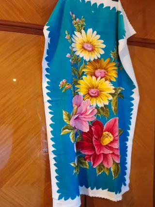 Tessuto floreale grande e piccolo