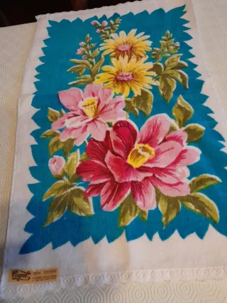 Tessuto floreale grande e piccolo