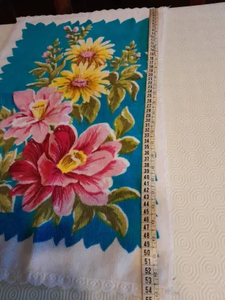 Tessuto floreale grande e piccolo