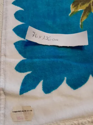 Tessuto floreale grande e piccolo