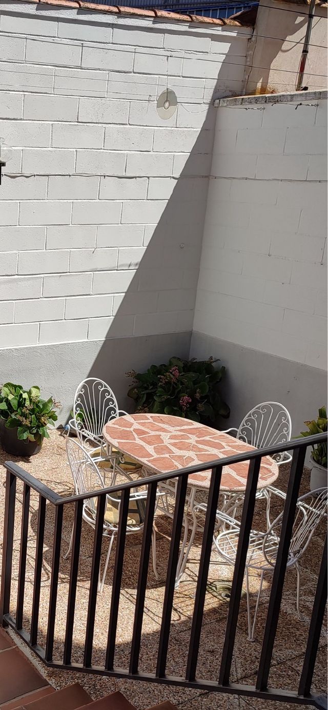 Mesa y sillas de jardín cerámica y metal